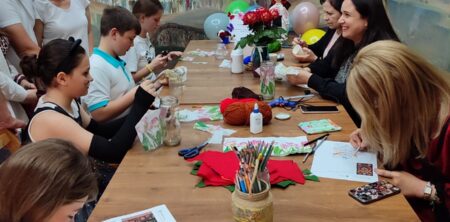 Atelier de creație artistică „Bucurii de 1 iunie – pentru cei mici, mămici și bunici”