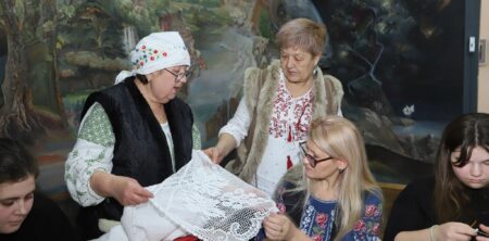 Atelier de croșetare a fulgilor dedicat sărbătorilor de iarnă