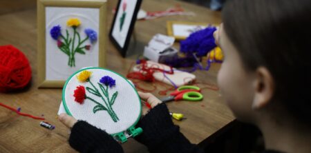 Atelier de broderie dedicat Zilei Internaționale a Femeii
